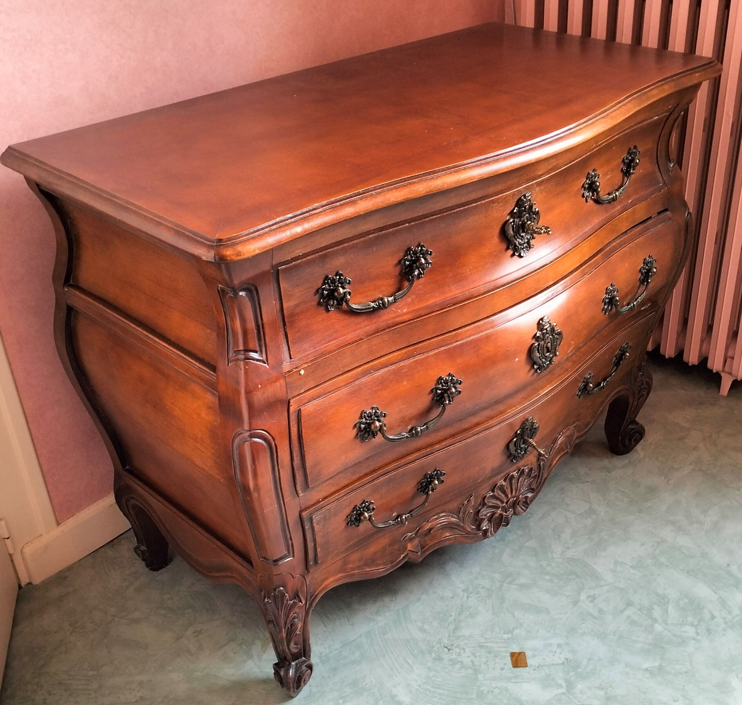 Chest of drawers tomb