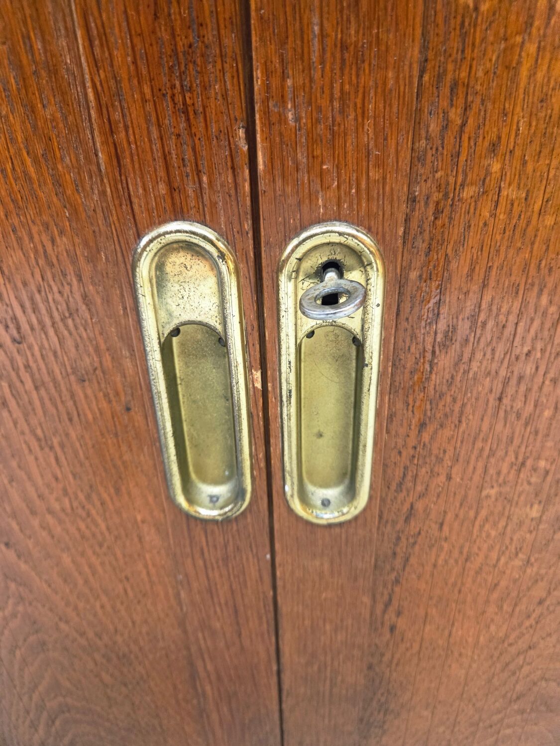 Meuble rideau rangement chêne 1960