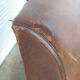 Paire de fauteuils club en cuir marron