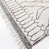 Berber carpet Beni ouarain with black graphic patterns 293x212cm