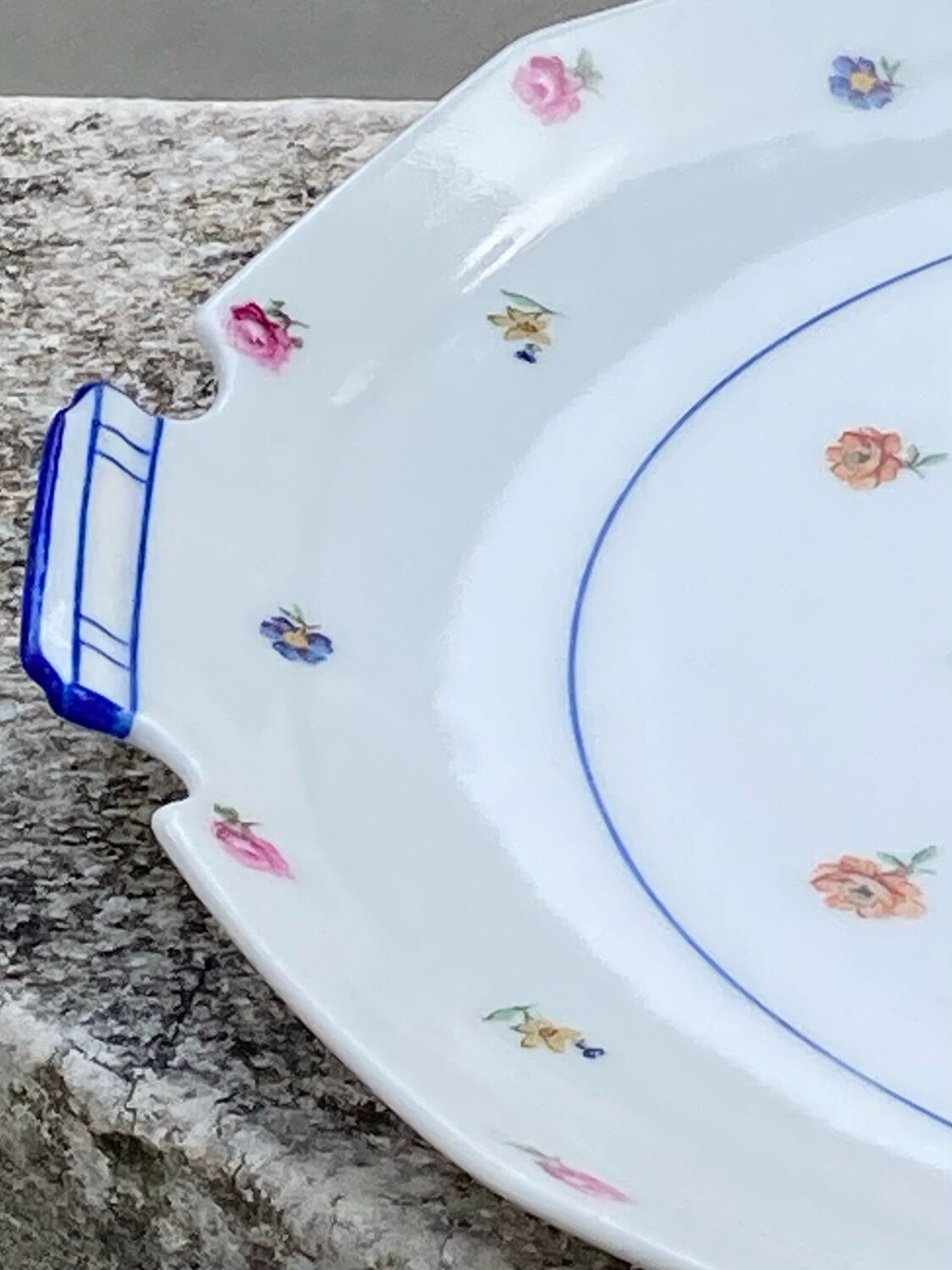 Small flower dish in Limoges porcelain