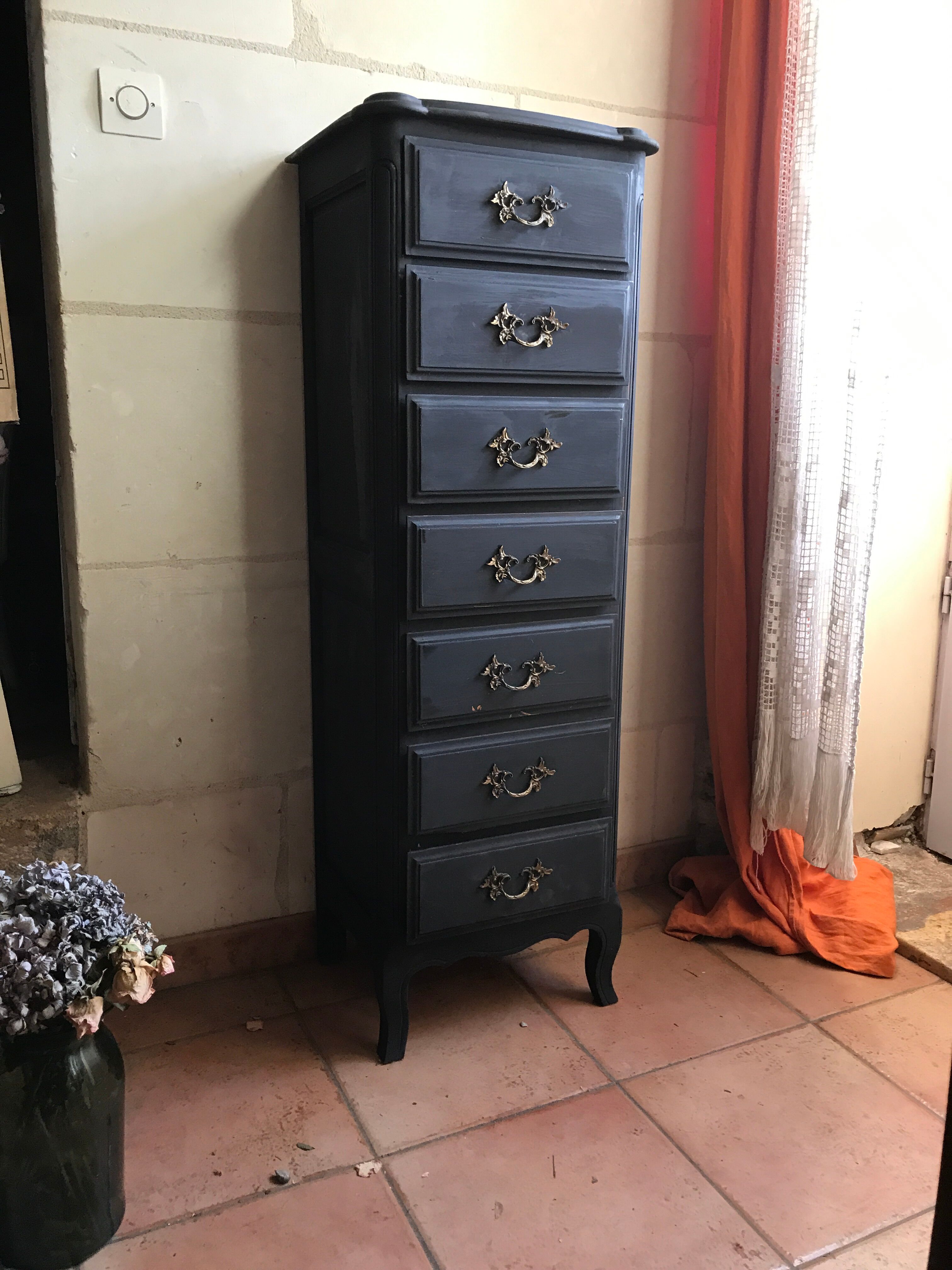 Chest of drawers