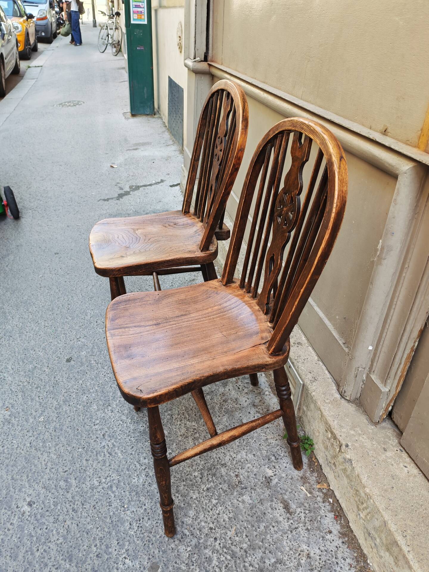 Pair of vintage Windsor chairs in solid elm