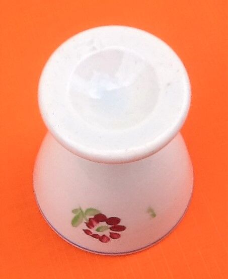 Duo de coquetiers  Porcelaine blanche à décor floral