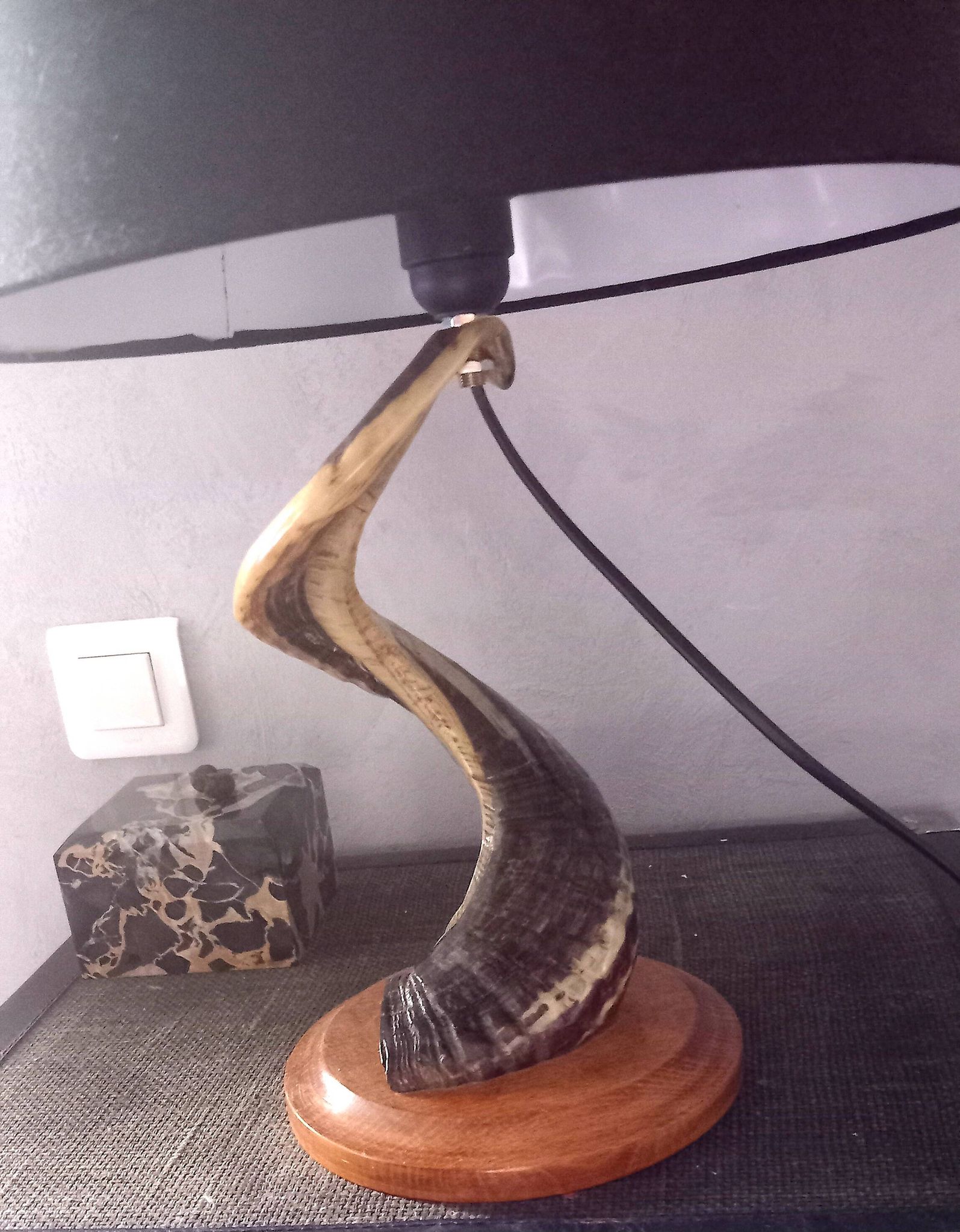 Lampe de salon brutaliste corne de Belier 1970