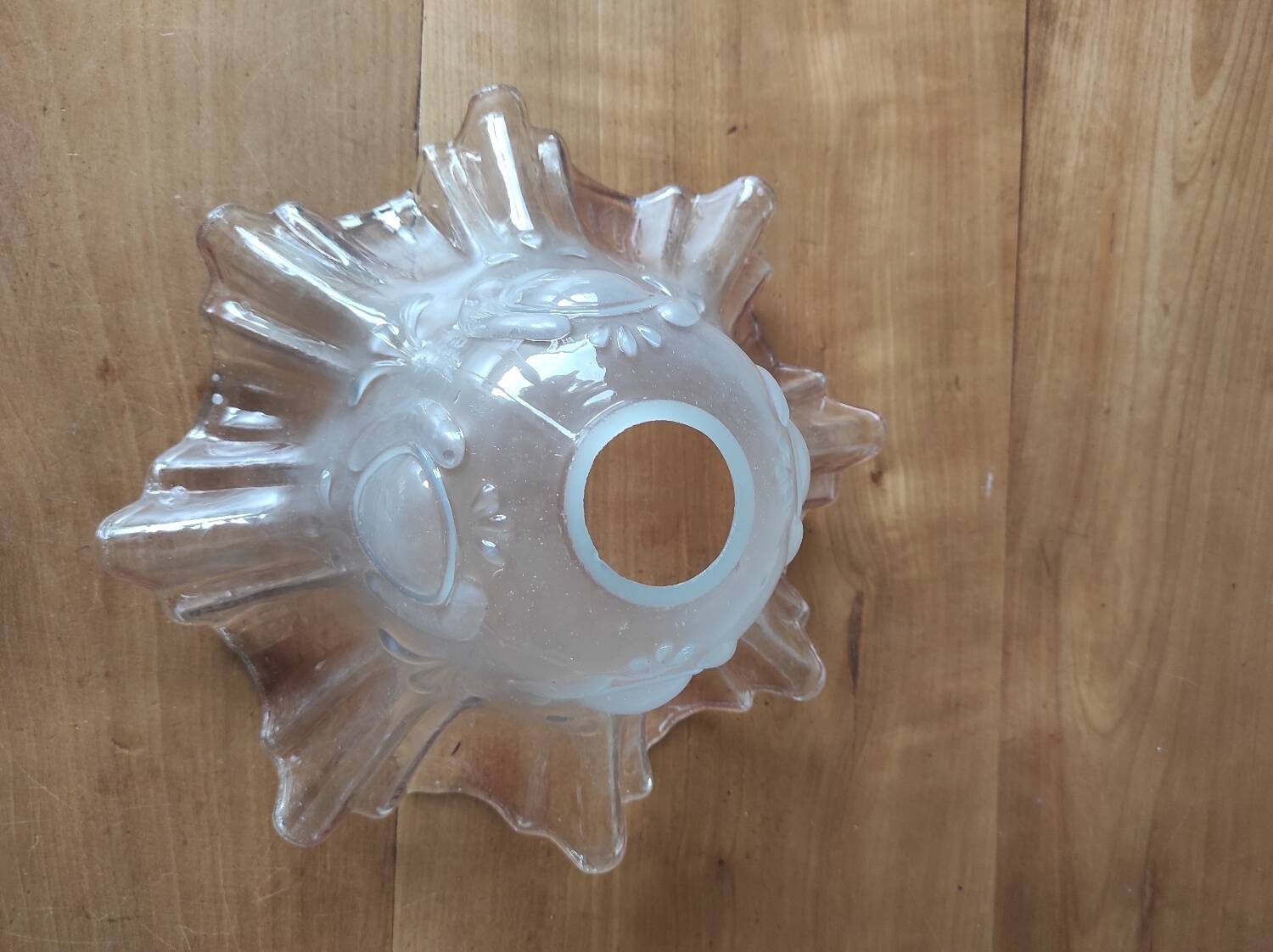 Abat-jour tulipe en verre transparent et translucide