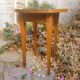 Table d'appoint en hêtre massif couleur miel