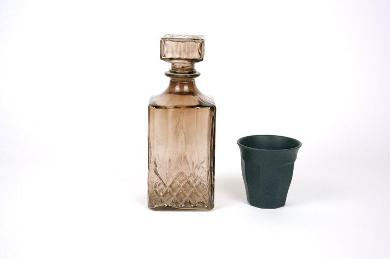 Whisky carafe in brown smoked glass sealed cap