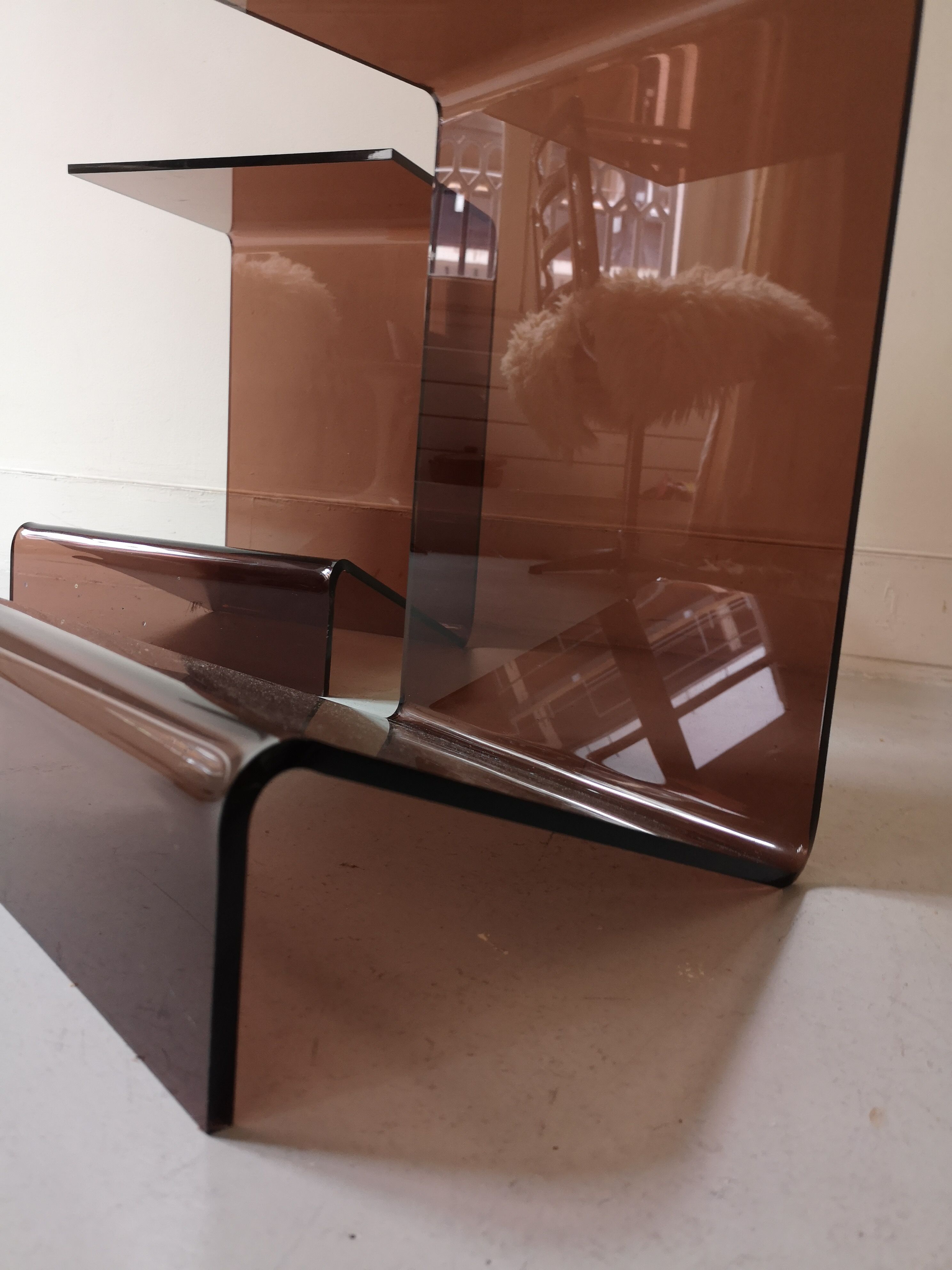 Set de 2 tables de chevets en plexiglas fumé, Design 1970