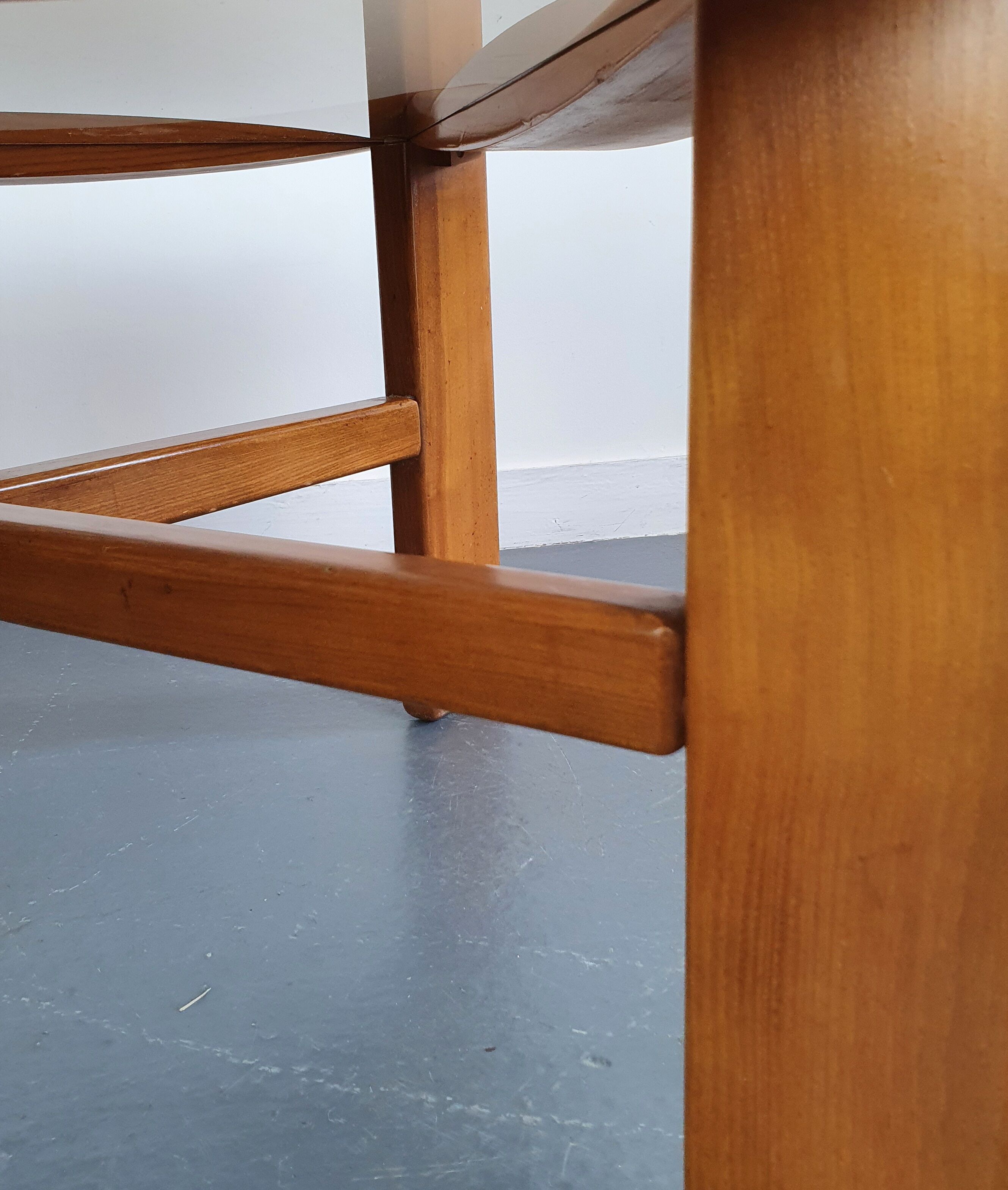 Square coffee table in wood and smoked glass