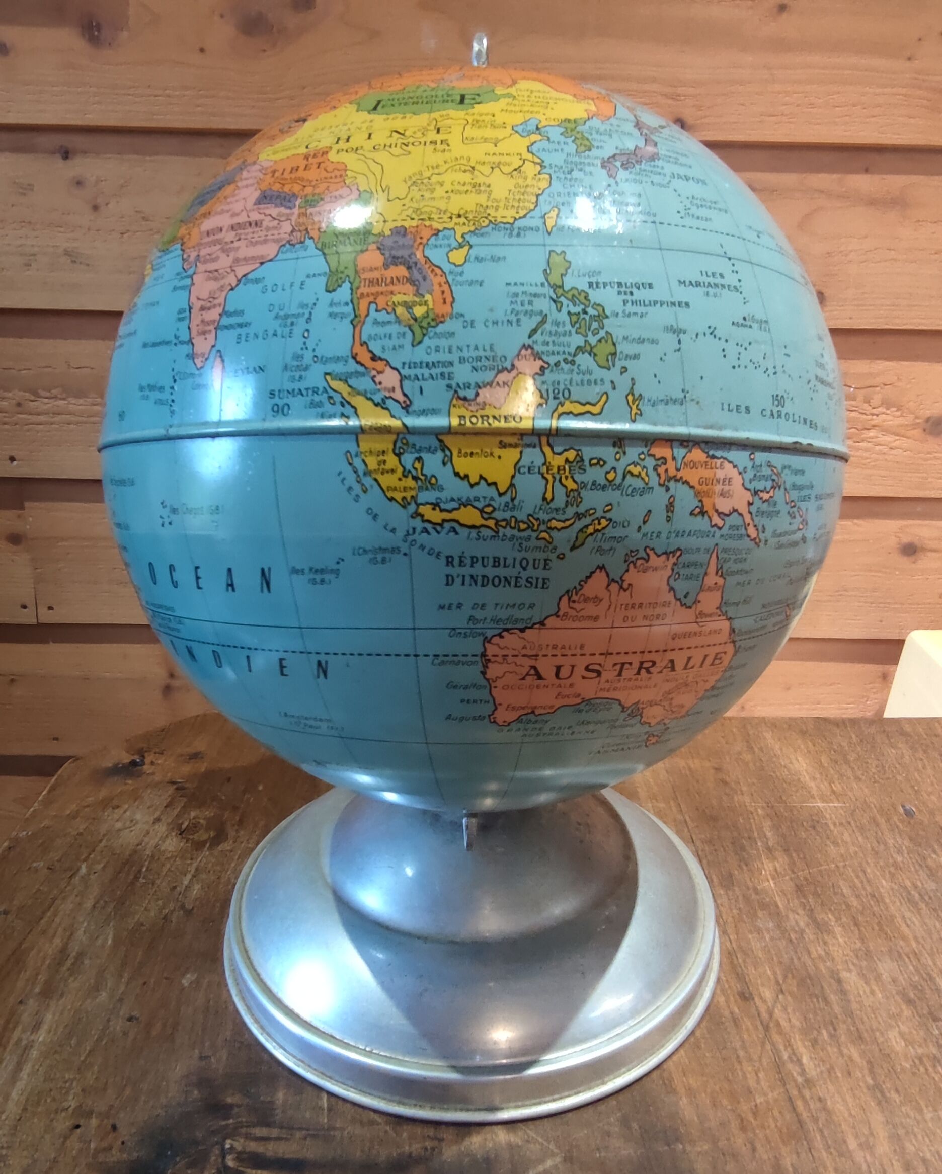 Vintage metal/Taride globe