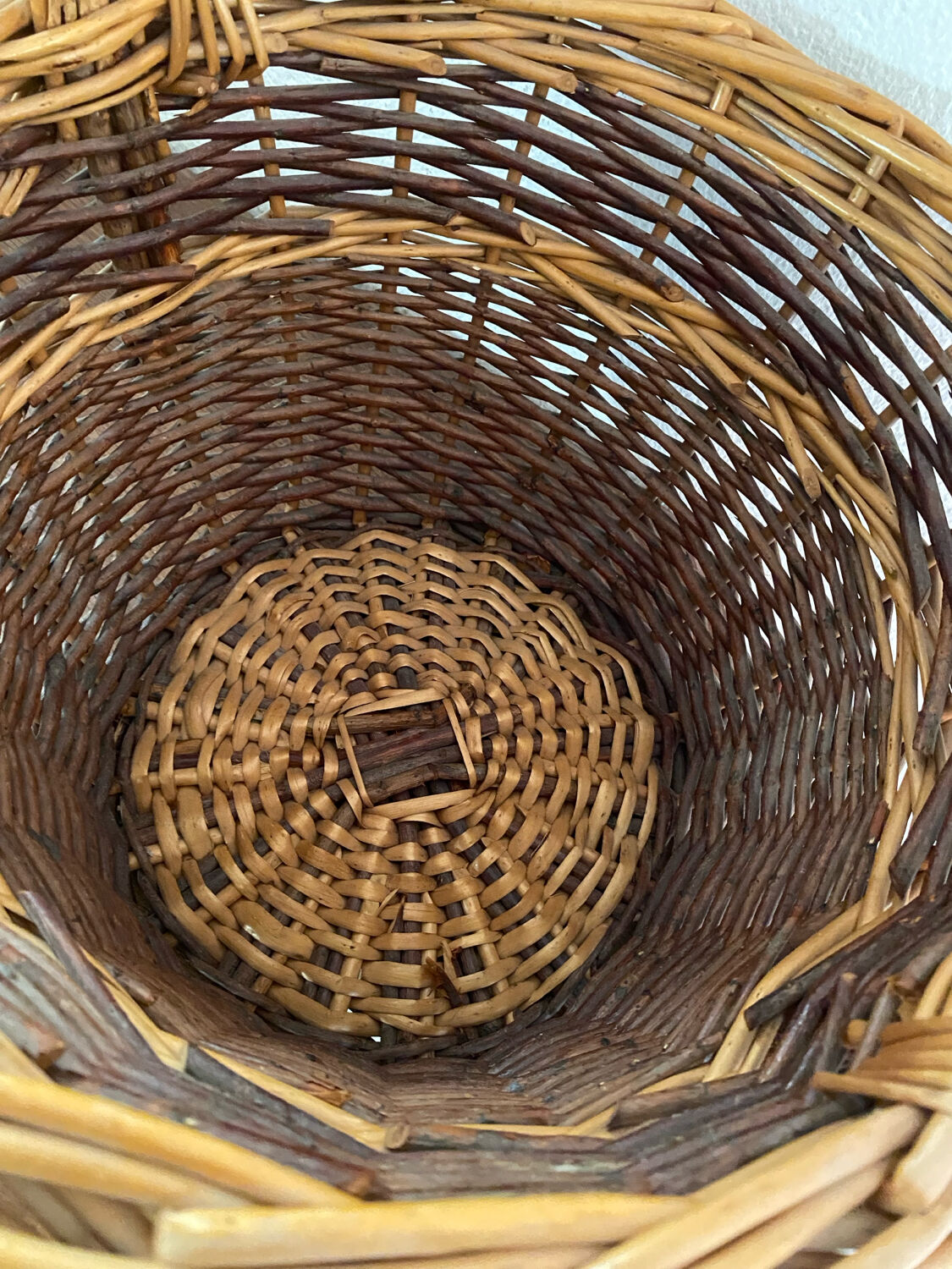 Round two-tone wicker basket from the 80s.