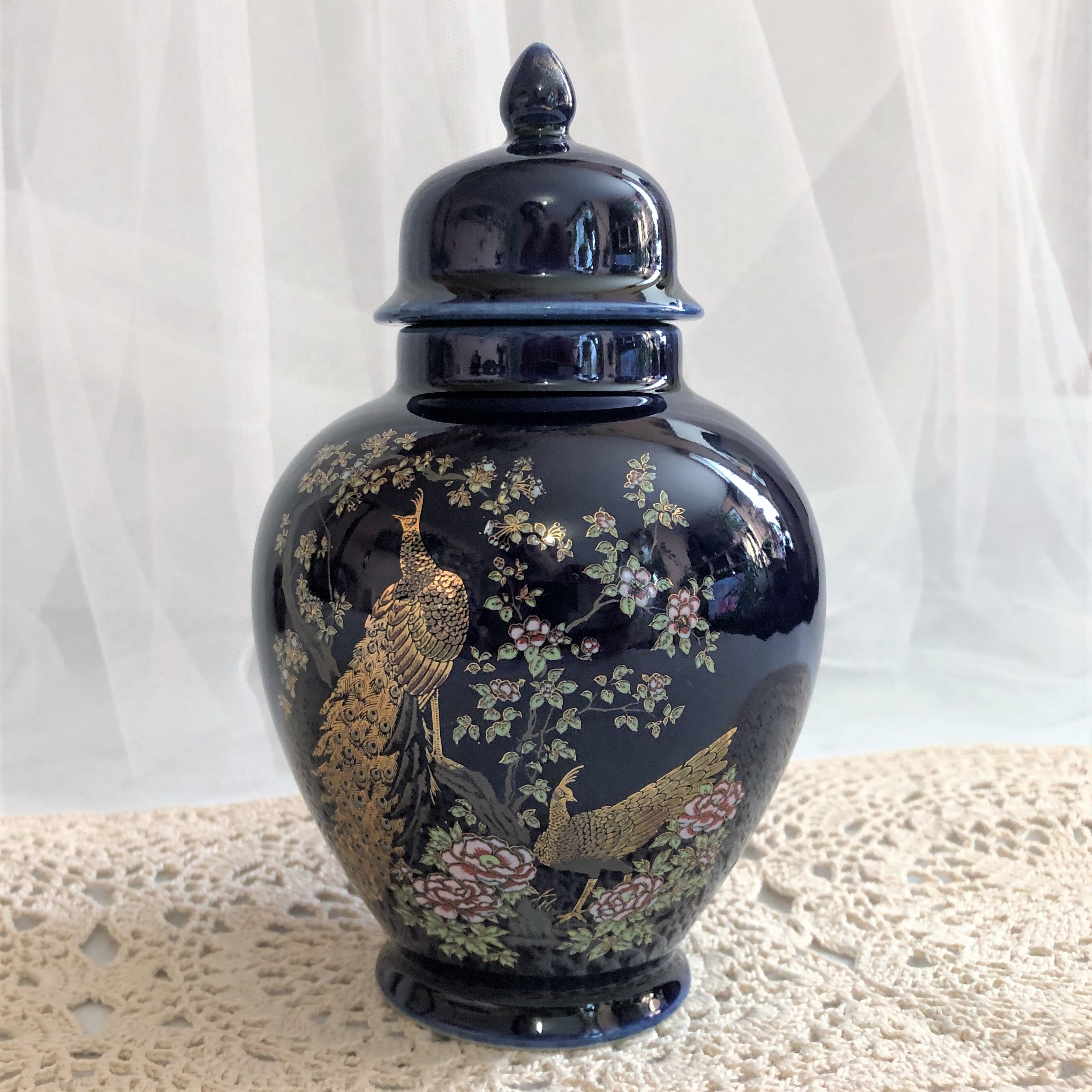 Potiche cobalt blue porcelain lid jar decorated with peacocks