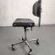 Chaise de bureau industrielle vintage à roulette skaï noir et chrome