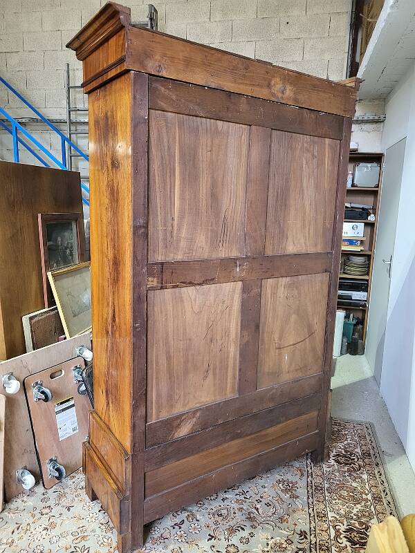 BUR WALNUT CABINET 2 DOORS 2 DRAWERS