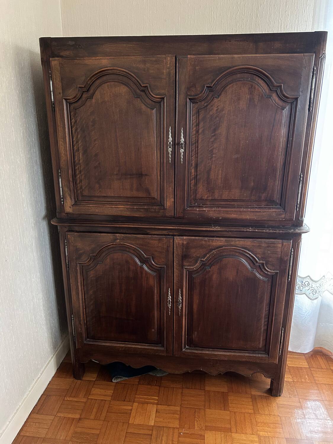 Double-bodied buffet in Louis XV style