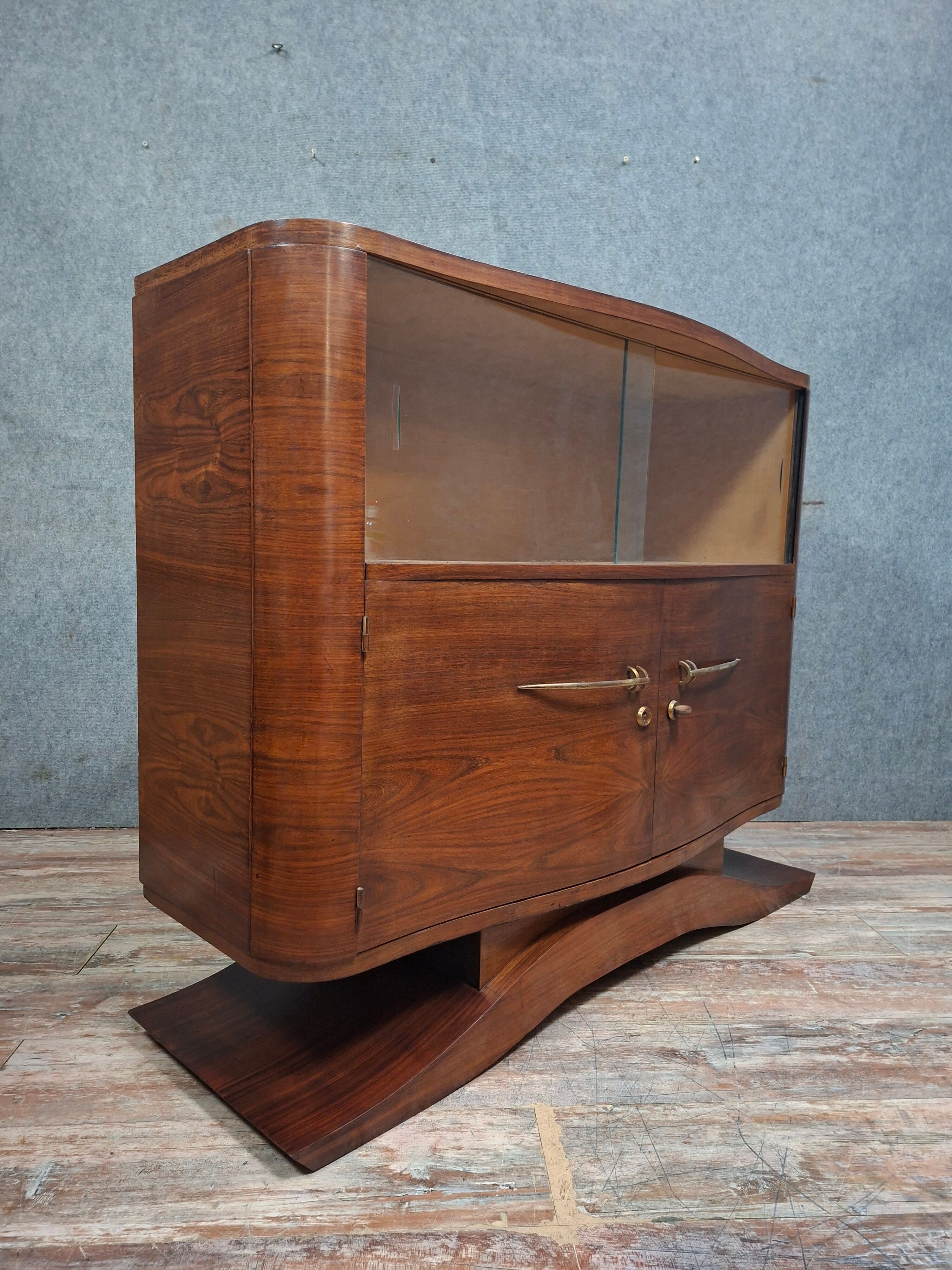 Buffet / Vitrine Art Déco en placage de noyer – Vers 1930