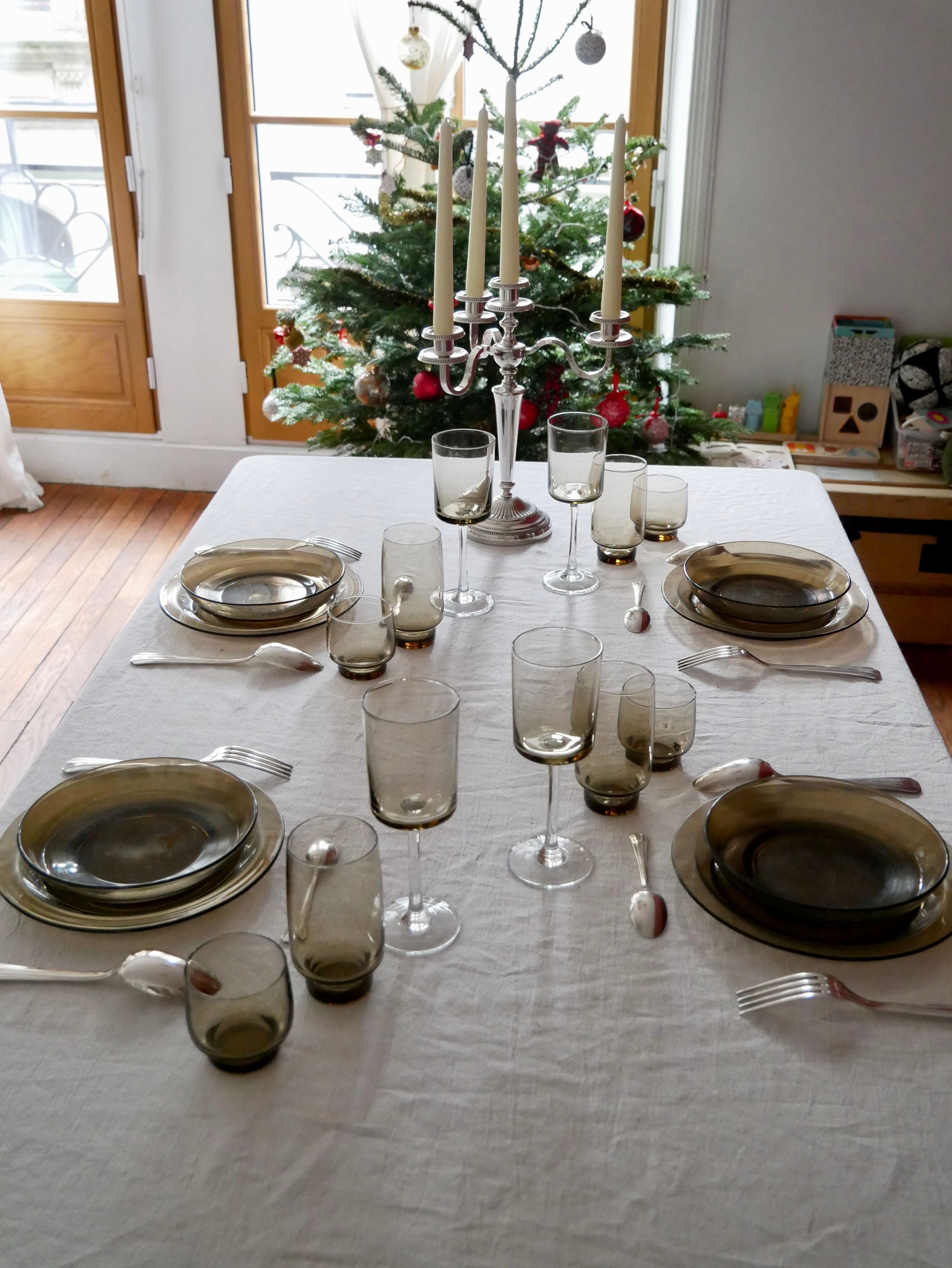 Set of 4 glasses with smoked feet