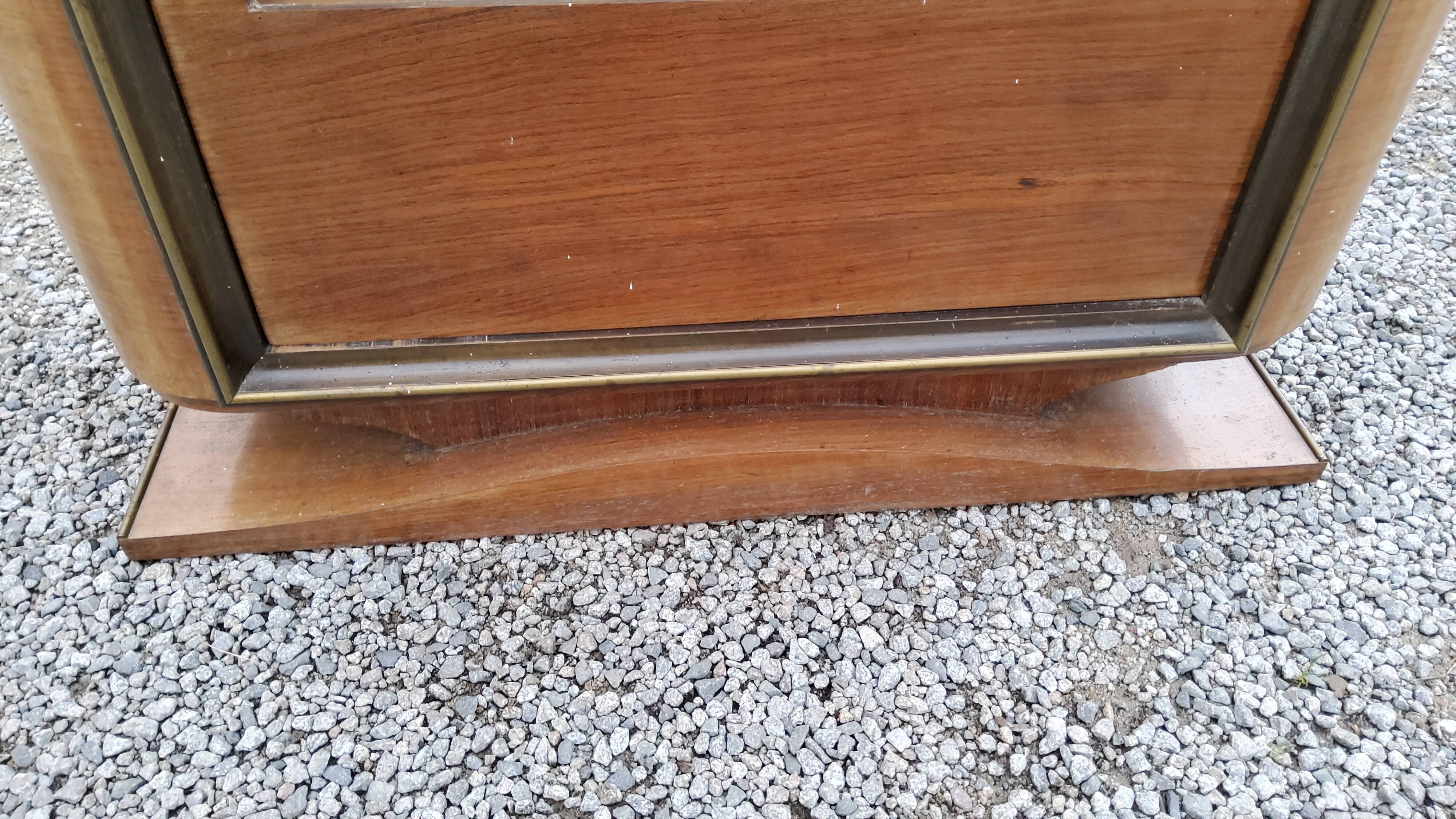 Art deco showcase in walnut and brass from the 30s
