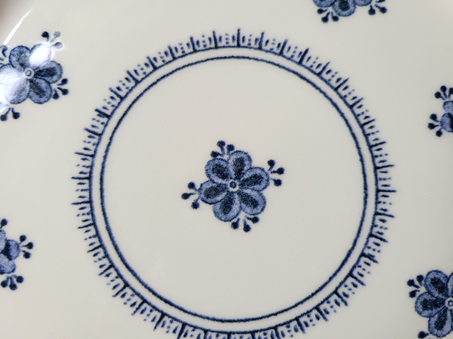 6 assiettes plates Queen's England vers 1970
