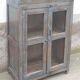 Petite armoire vitrée en bois