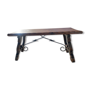 Table basse en bois brutaliste