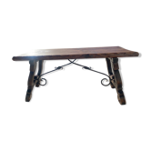 Table basse en bois brutaliste