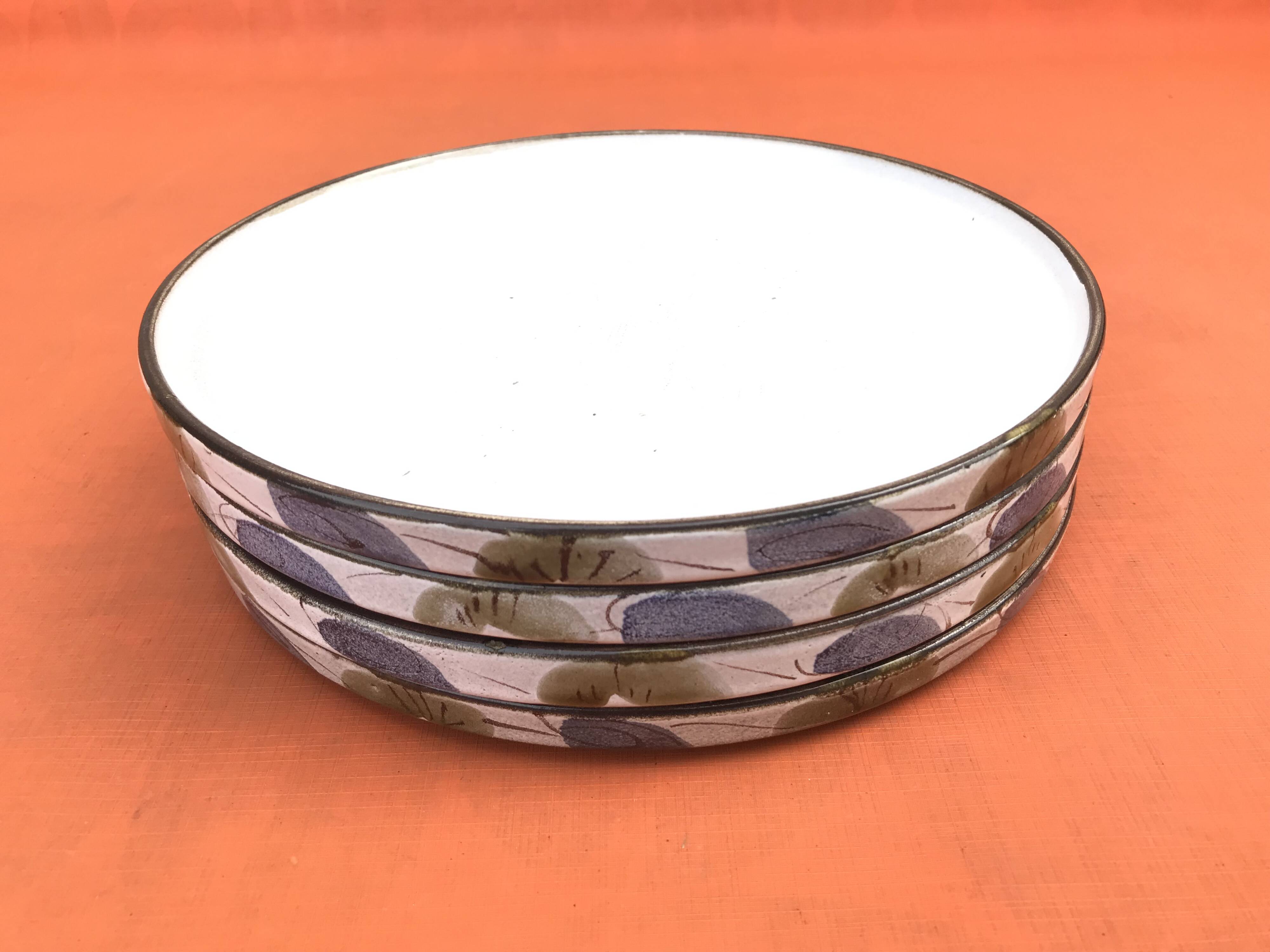 4 Niderviller earthenware dinner plates from the "Prunes" collection