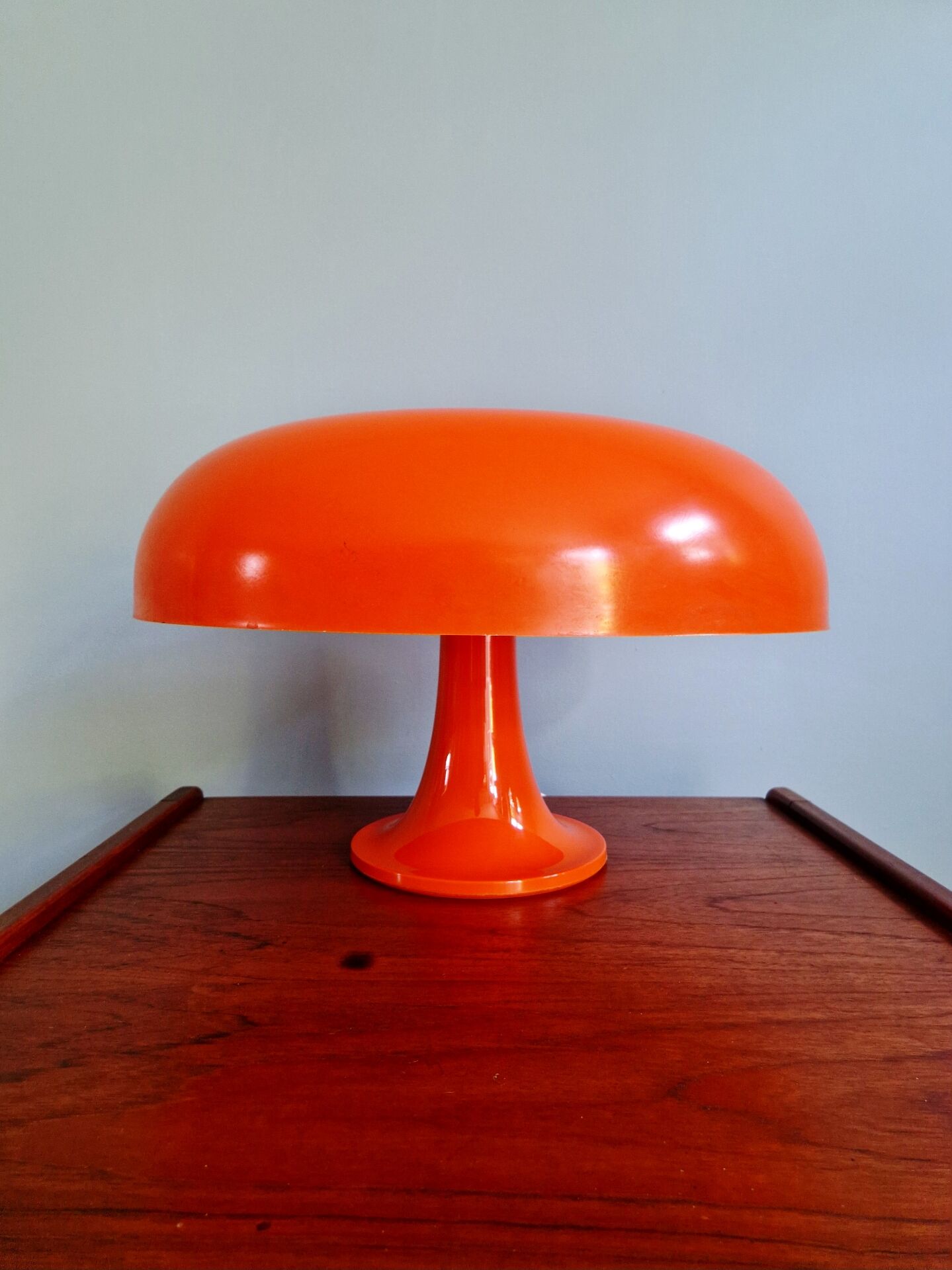 Lampe Nesso, fibre de verre orange, Giancarlo Mattioli, Artemide,1960