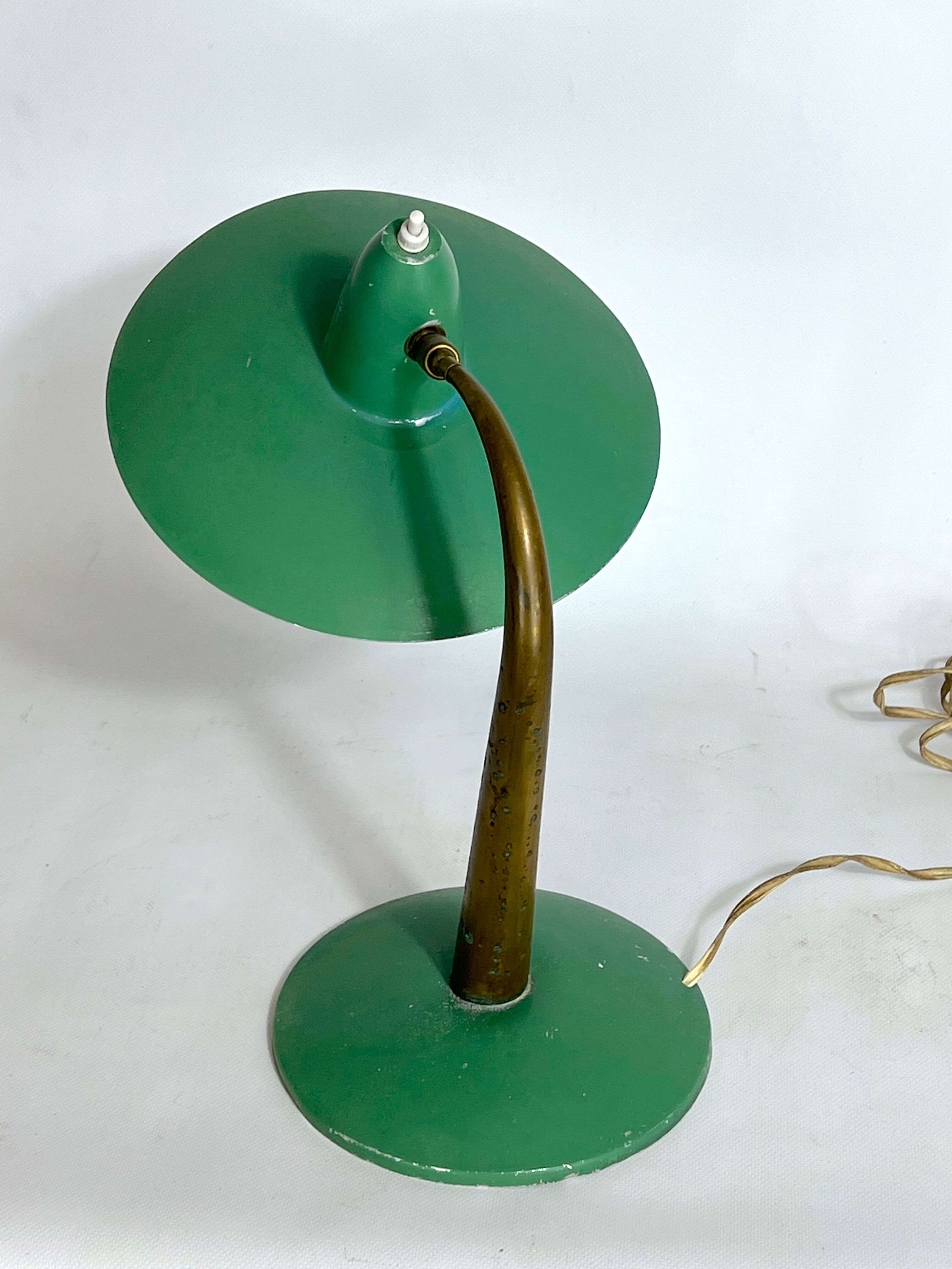 Mid-cenrury Italian Modern brass and green lacquer table lamp from 50s