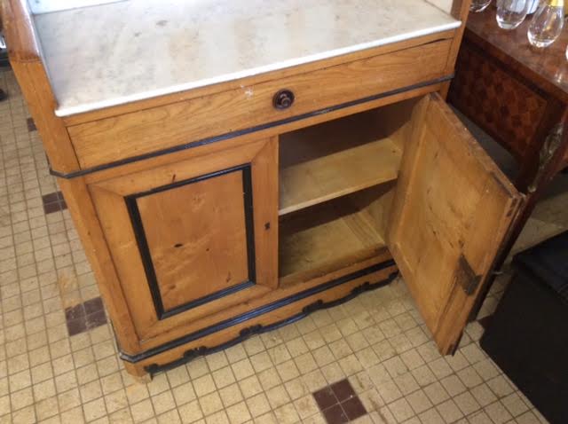 Meuble ancien de salle de bain