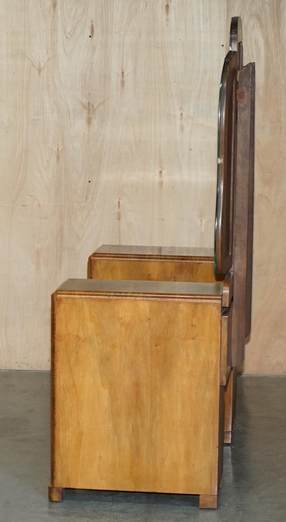 Art Deco dressing table in satin walnut with mirror, circa 1930.