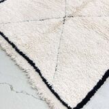 Beni Ouarain Moroccan Berber carpet with diamonds engraved in the weft 2.18x1.21m