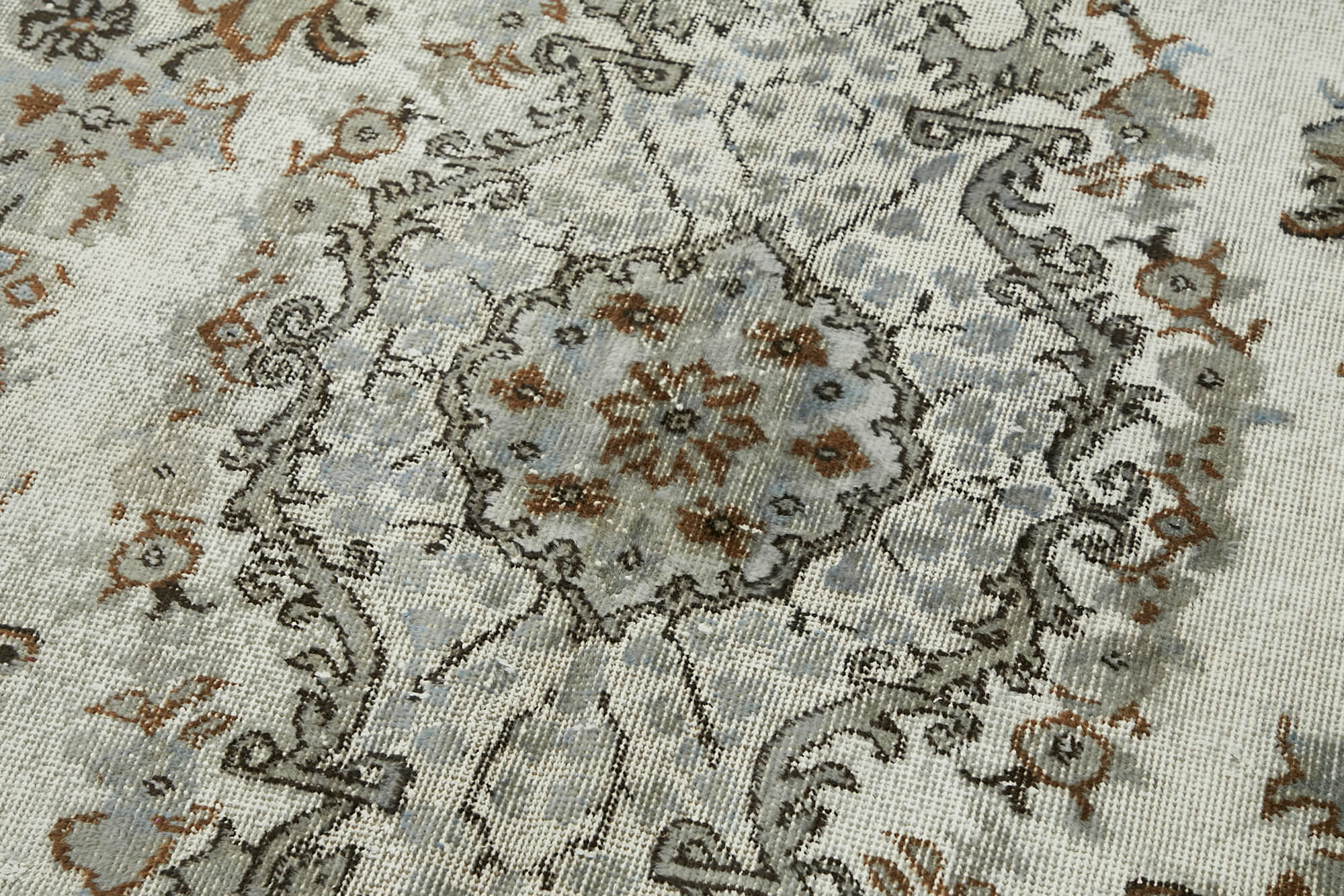 Hand-Knotted Carved Oriental 1970s 171 cm x 283 cm Grey Carpet