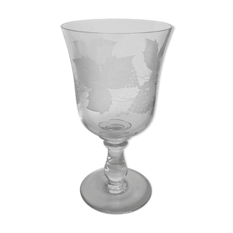 Glass rinsed grapes in engraved crystal