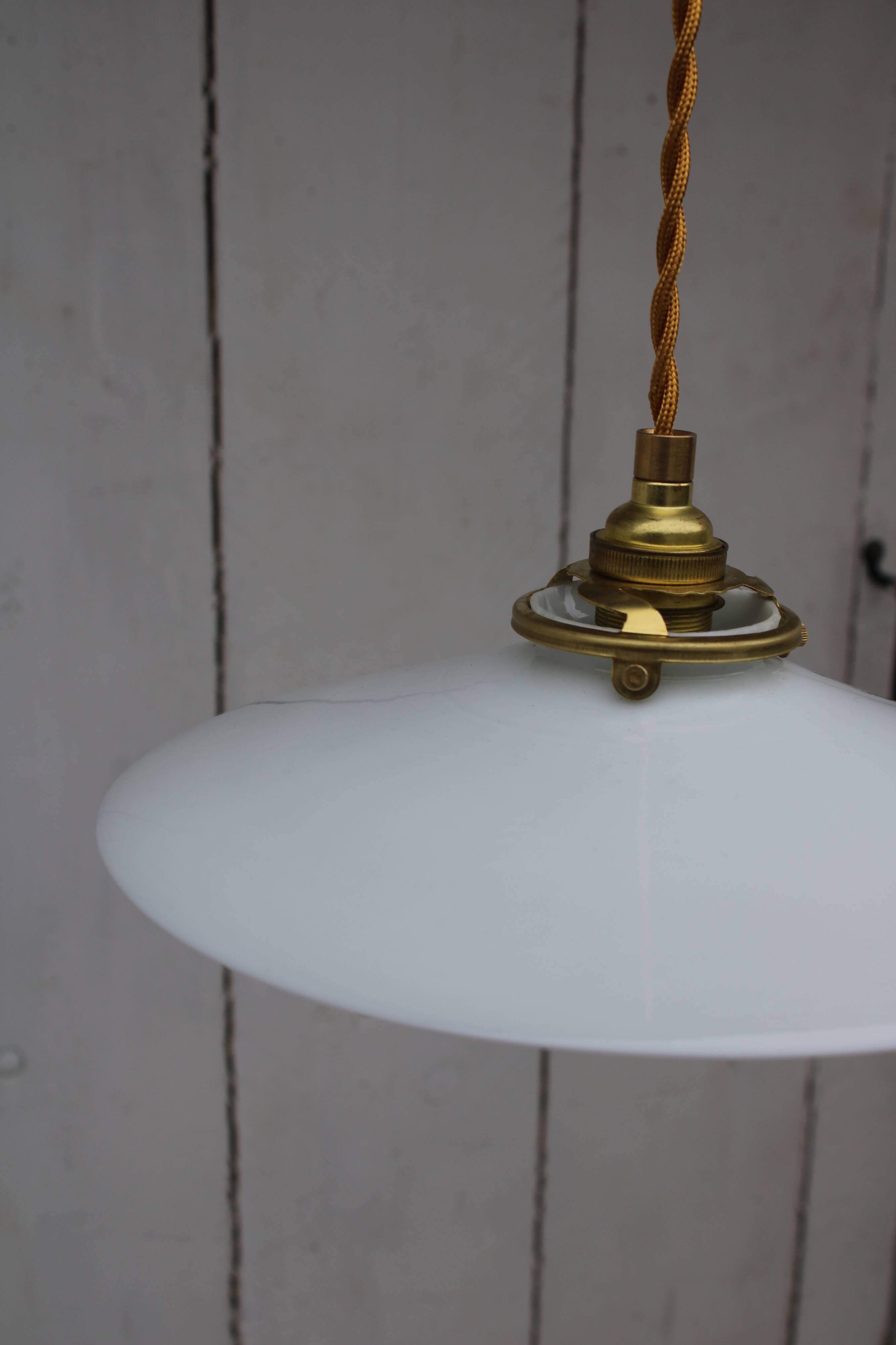 Suspension en opaline blanche
