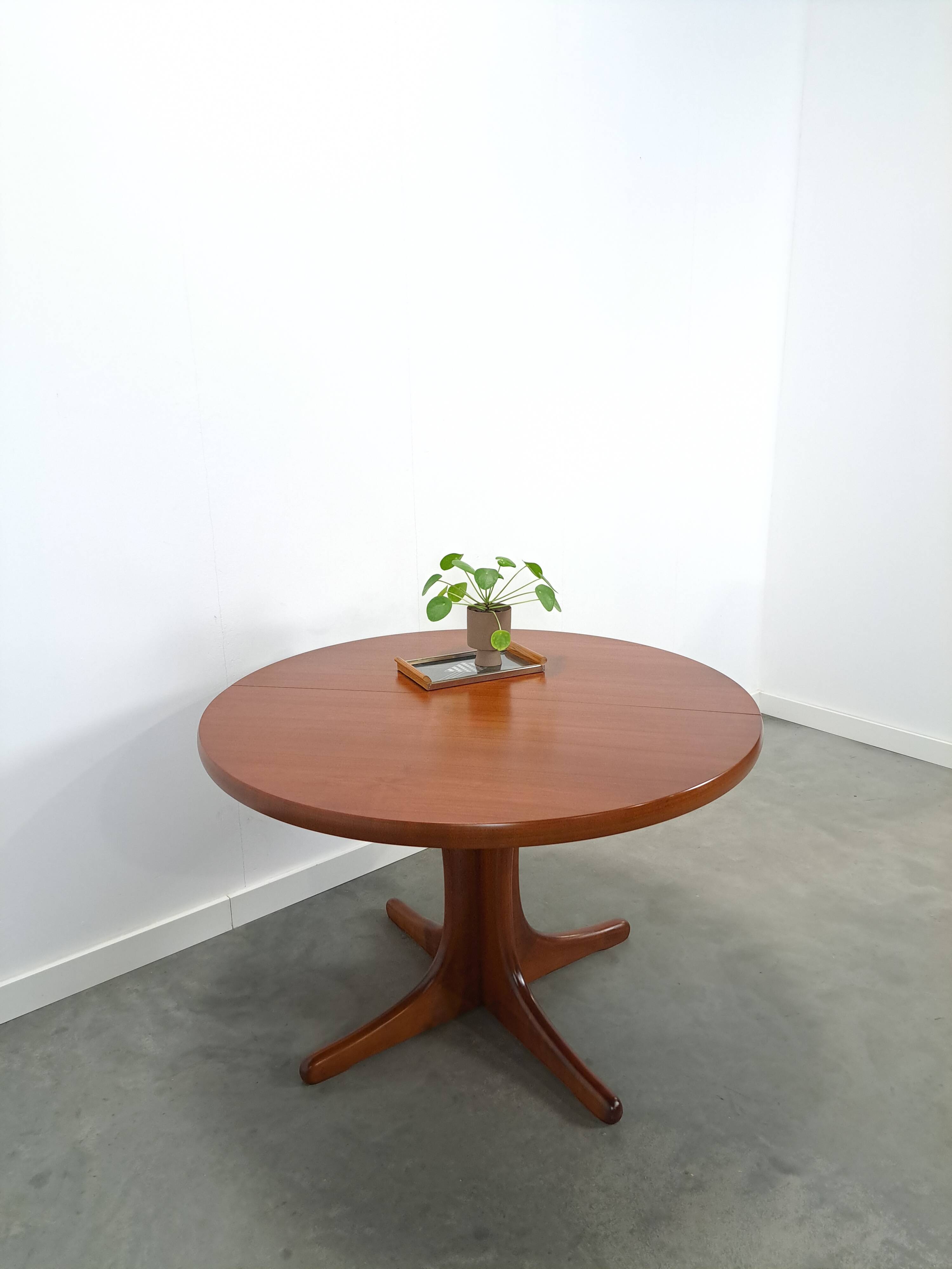 Rond ovaal teak uitschuifbare eettafel