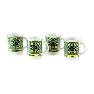 Ensemble de 4 tasses en porcelaine, Tchécoslovaquie 1960