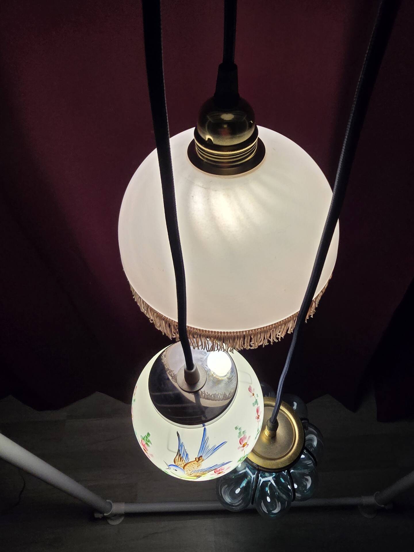 Suspension cascade triple globes anciens verre et opaline
