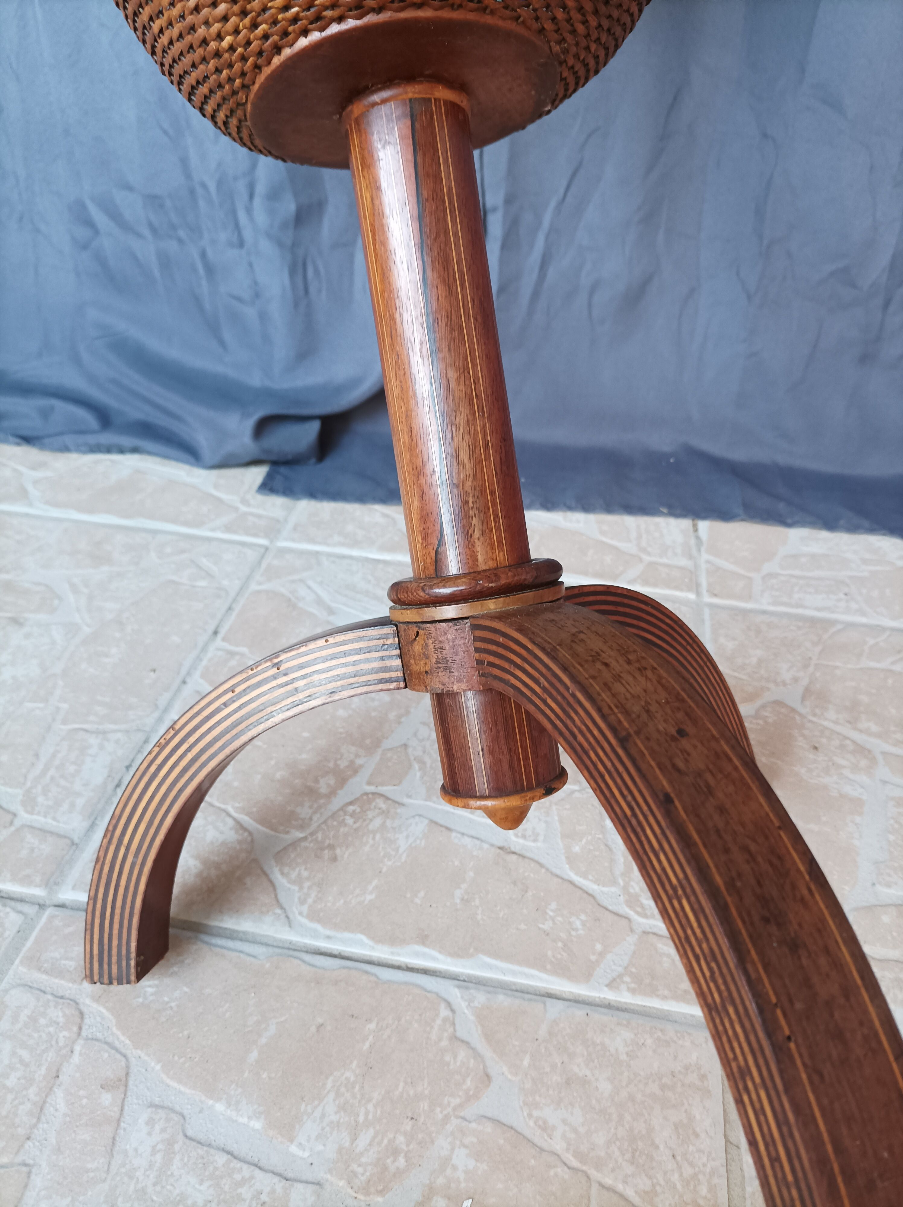Charles X knitting machine in inlaid rosewood and rattan