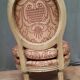 Chaise basse de style Louis XVI