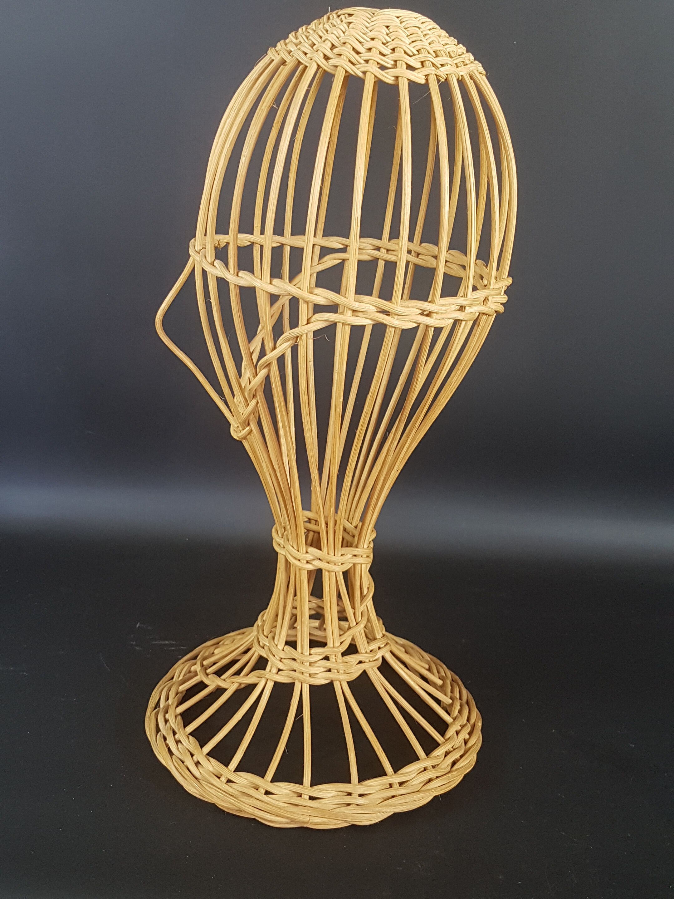 Door vintage wicker hat 70