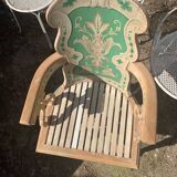 Fauteuil à entretoise en bois peint
