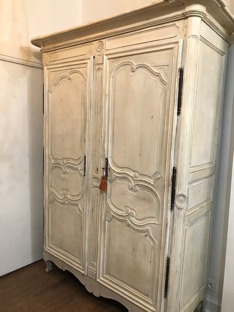 Lyon Dauphiné's old 18th patina wardrobe