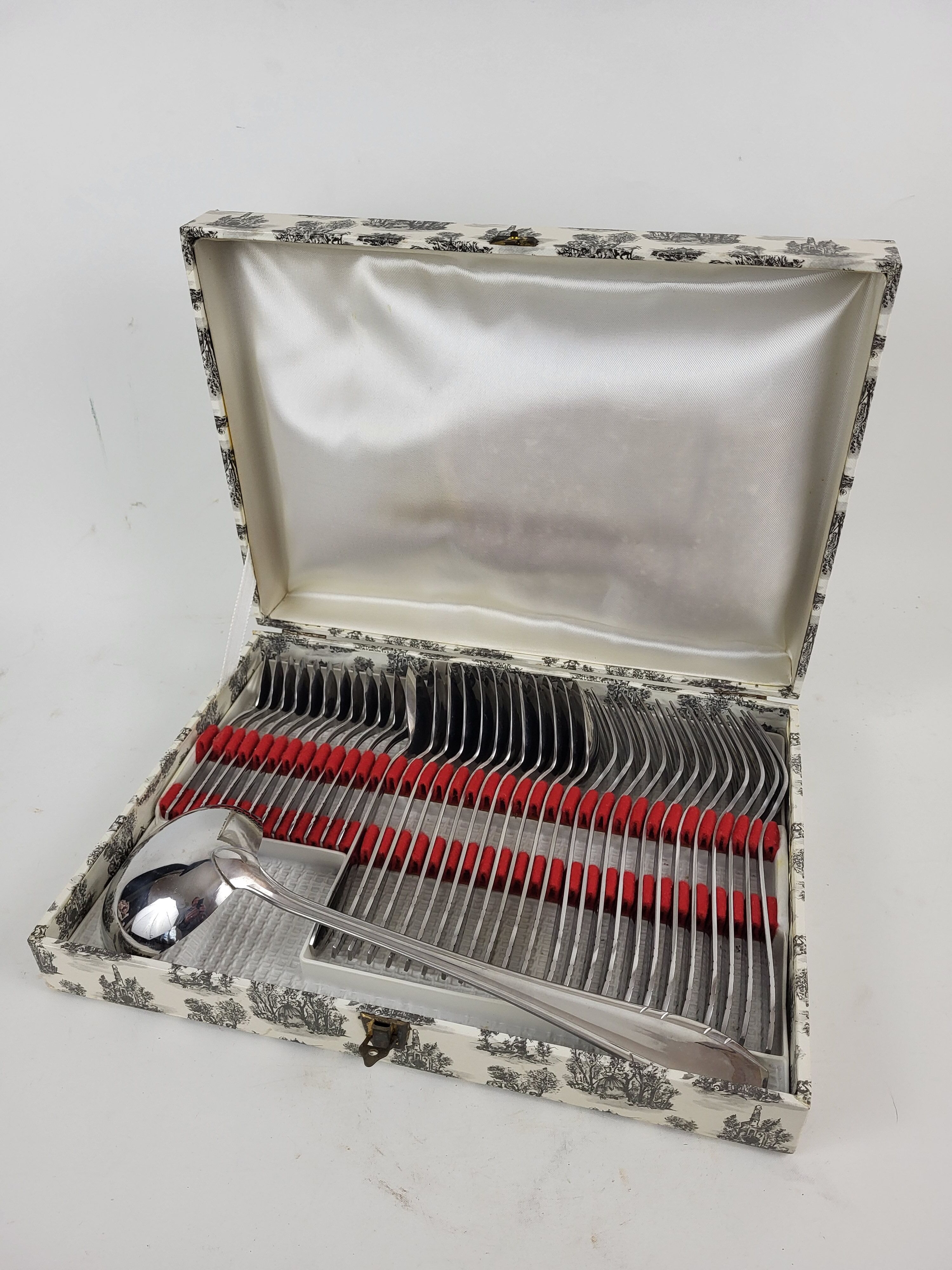 Housewife 37 pieces in stainless steel