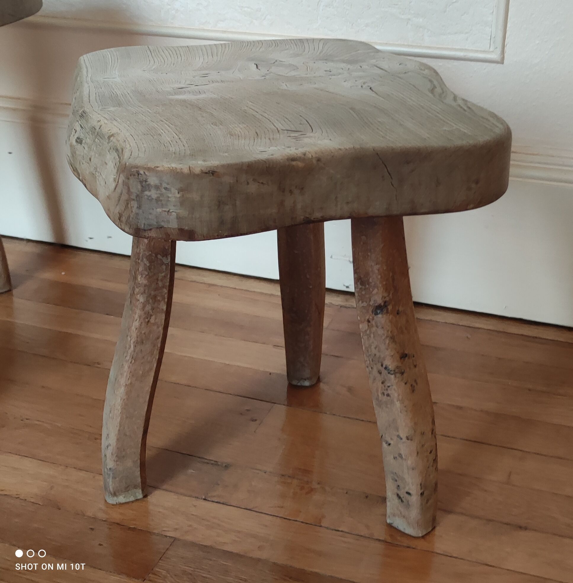Old living room 3 rooms in wood, brutalist art