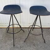 Paire de tabourets de bar pivotants artisanaux en métal de style industriel, 1950