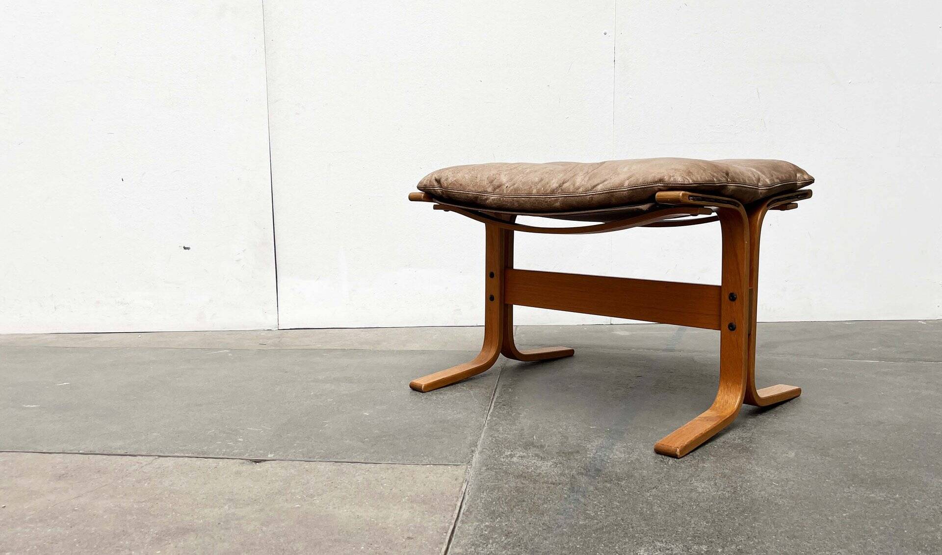 Modern Mid-Century Norwegian Siesta Pouf in Leather by Ingmar Relling for Westnofa, 1960s