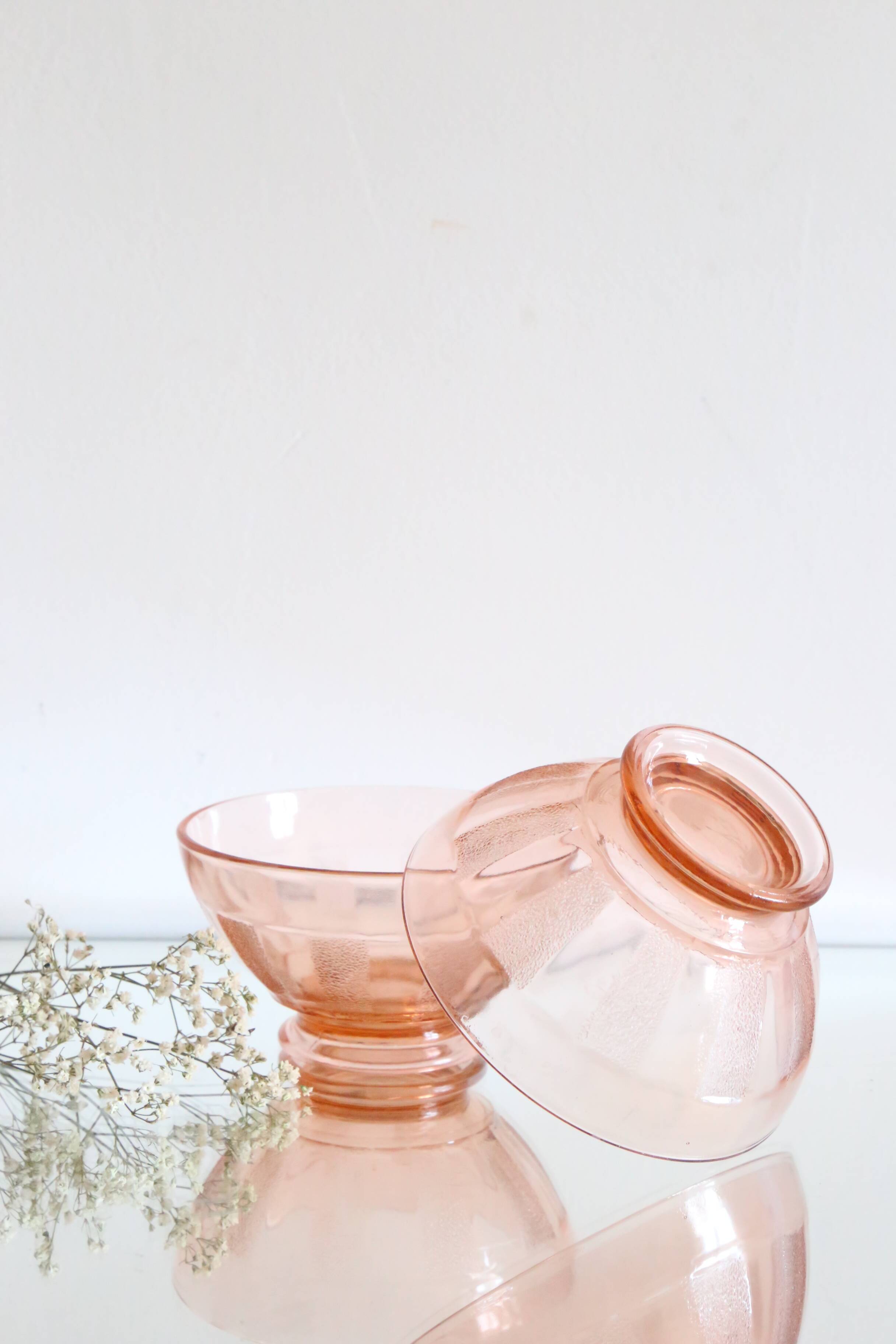Paire de bols en verre rose