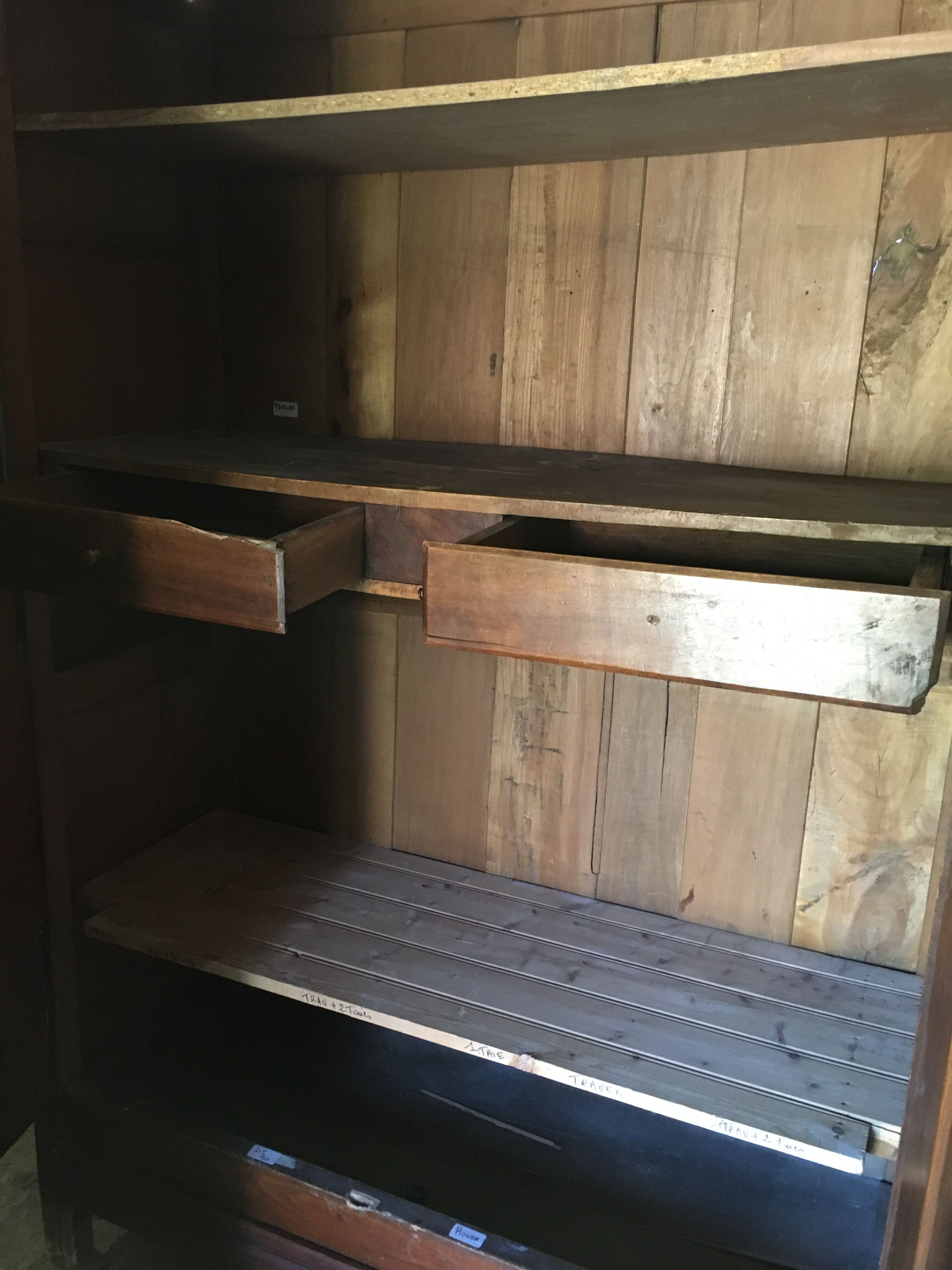 Armoire Louis XV en noyer